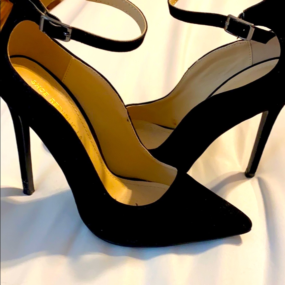 Women’s Black Pumps
